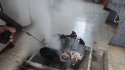 Limpiador de vapor industrial para la limpieza de piezas de motor
