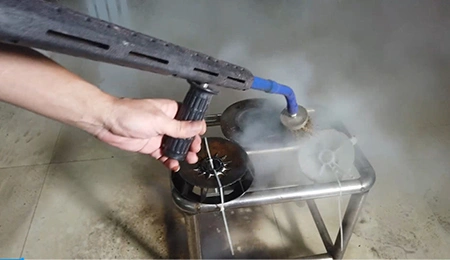 Limpieza a vapor de piezas de motor