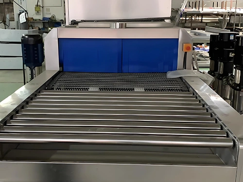 Lavadora de bandejas automática